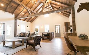 Pine Cove Treehouses & Cabins