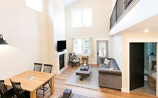 Pine Cove Treehouses & Cabins