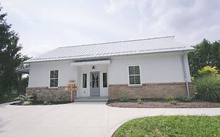 Pine Cove Treehouses & Cabins