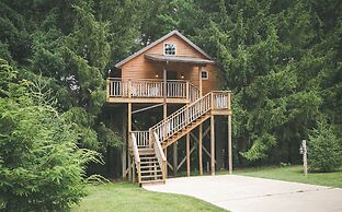 Pine Cove Treehouses & Cabins