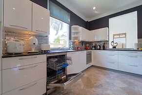 Luxurious 5-Bed Private Pool Villa - PV6