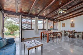 Villa Oasi al mare near the sea with pool