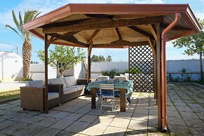 Villa Oasi al mare near the sea with pool