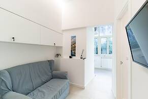 Piazza San Luigi 9 in Naples