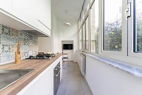 Piazza San Luigi 9 in Naples