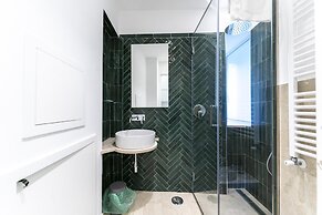 Piazza San Luigi 9 in Naples