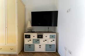 Piazza San Luigi 9 in Naples