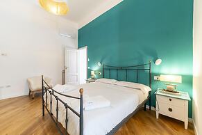 Piazza San Luigi 9 in Naples