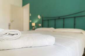 Piazza San Luigi 9 in Naples