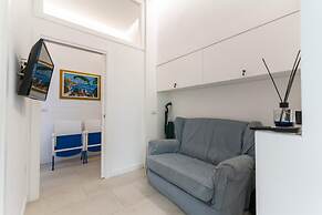 Piazza San Luigi 9 in Naples