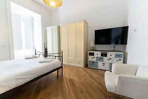 Piazza San Luigi 9 in Naples