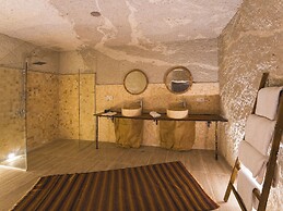 MY CAVE SUITE