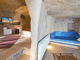 MY CAVE SUITE
