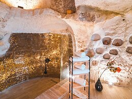 MY CAVE SUITE