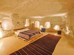 MY CAVE SUITE