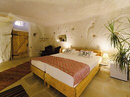 MY CAVE SUITE