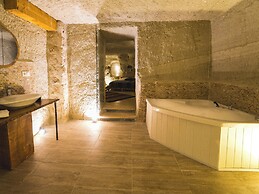 MY CAVE SUITE