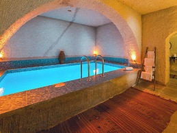 MY CAVE SUITE