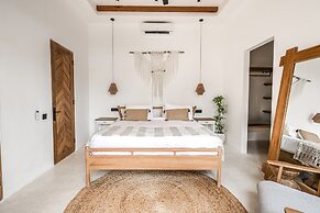 Brand New Capella Villa by DH