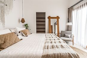 Brand New Capella Villa by DH