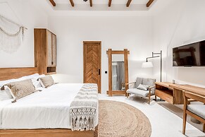 Brand New Capella Villa by DH