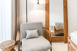 Brand New Capella Villa by DH