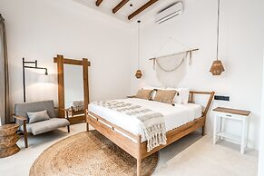 Brand New Capella Villa by DH