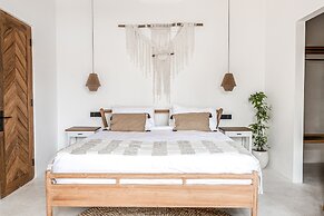 Brand New Capella Villa by DH