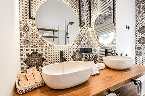 Brand New Capella Villa by DH