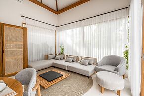 Brand New Capella Villa by DH