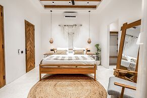 Brand New Capella Villa by DH