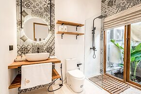 Brand New Capella Villa by DH