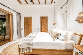 Brand New Capella Villa by DH