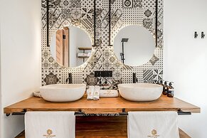 Brand New Capella Villa by DH