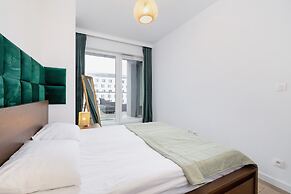 Apartment With Large Balcony by Renters