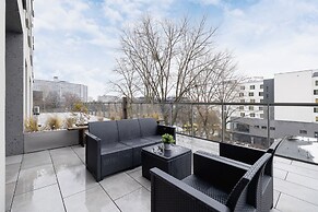 Apartment With Large Balcony by Renters