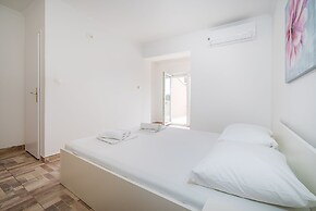 Studio Apartments Near Center 3