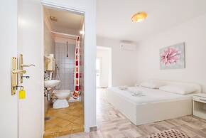 Studio Apartments Near Center 3