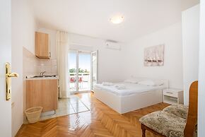 Studio Apartments Near Center 4