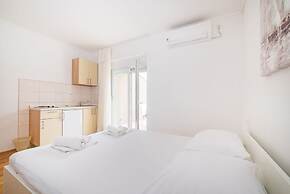 Studio Apartments Near Center 4