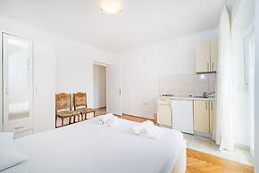 Studio Apartments Near Center 4