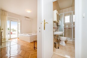 Studio Apartments Near Center 4