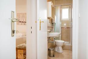 Studio Apartments Near Center 4