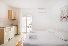 Studio Apartments Near Center 4