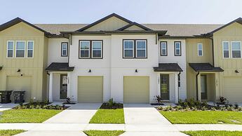 Cozy 3Bd Close to Disney Enclave 1021