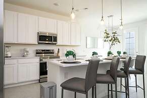 Cozy 3Bd Close to Disney Enclave 1021