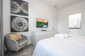 Gorgeous 9Bd SF w Pool Champions Gate 9088