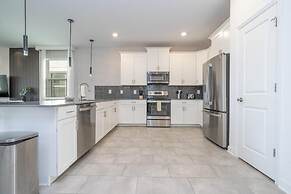 Gorgeous 9Bd SF w Pool Champions Gate 9088