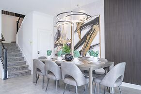 Gorgeous 9Bd SF w Pool Champions Gate 9088