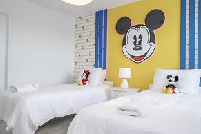 Gorgeous 9Bd SF w Pool Champions Gate 9088